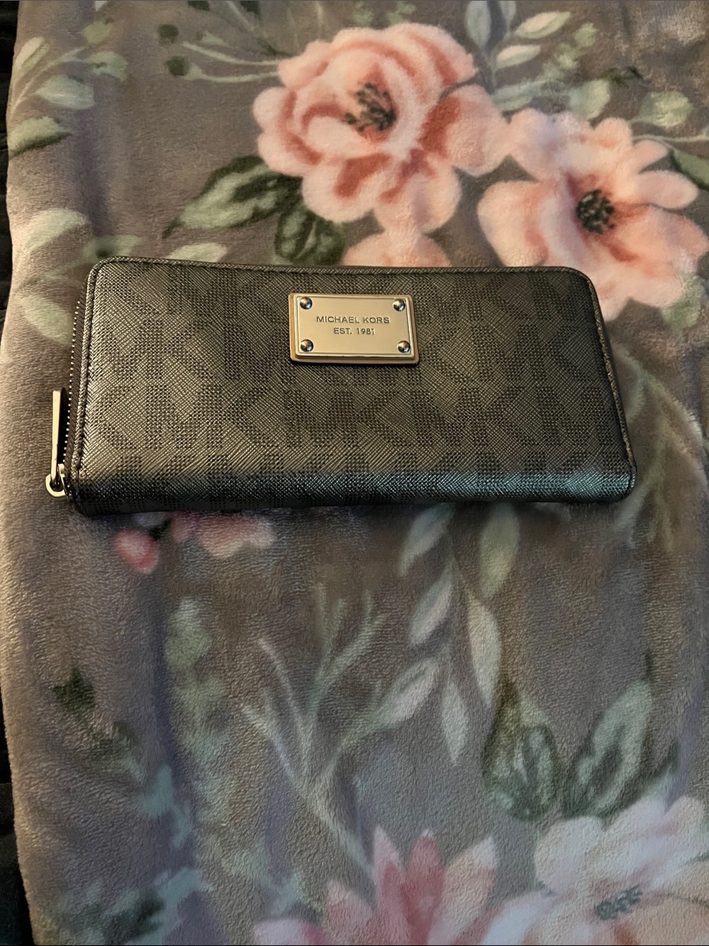 Michael Kors Black MK Logo Zip-Around Wallet with Gold Plaque - Picture 2 of 5